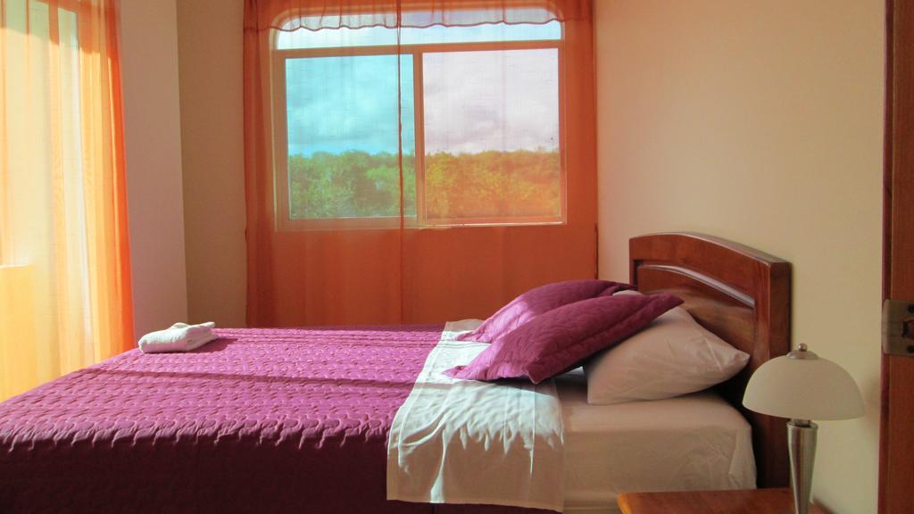 Ariana'S Galapagos Hostal ปูแอร์โตอาโยรา ภายนอก รูปภาพ