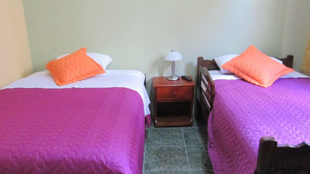 Ariana'S Galapagos Hostal ปูแอร์โตอาโยรา ภายนอก รูปภาพ