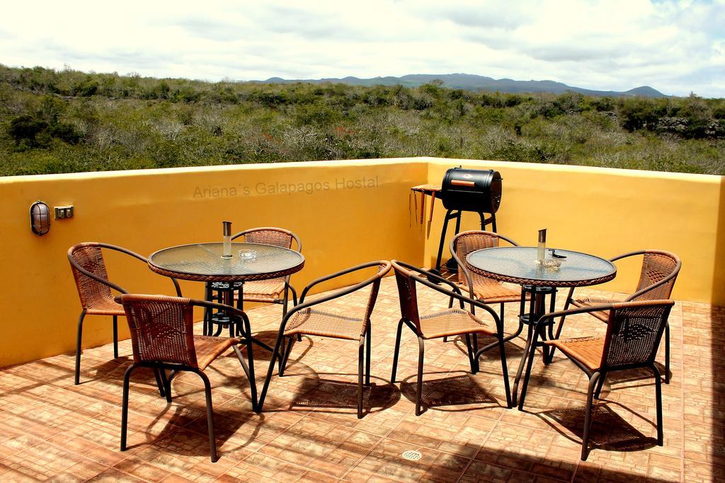 Ariana'S Galapagos Hostal ปูแอร์โตอาโยรา ภายนอก รูปภาพ