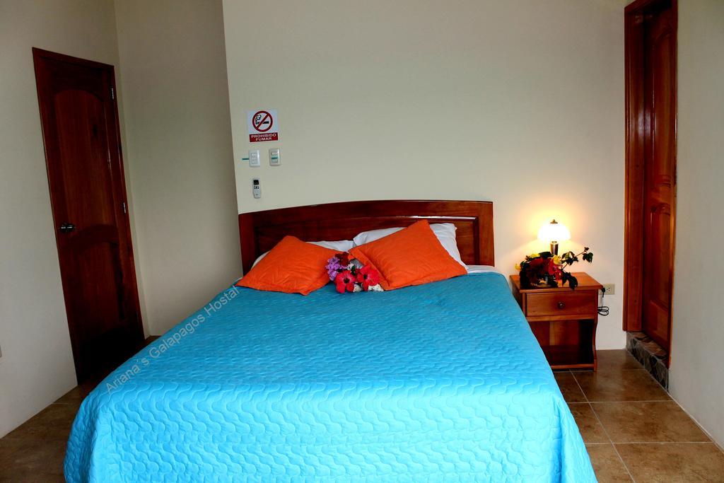 Ariana'S Galapagos Hostal ปูแอร์โตอาโยรา ภายนอก รูปภาพ