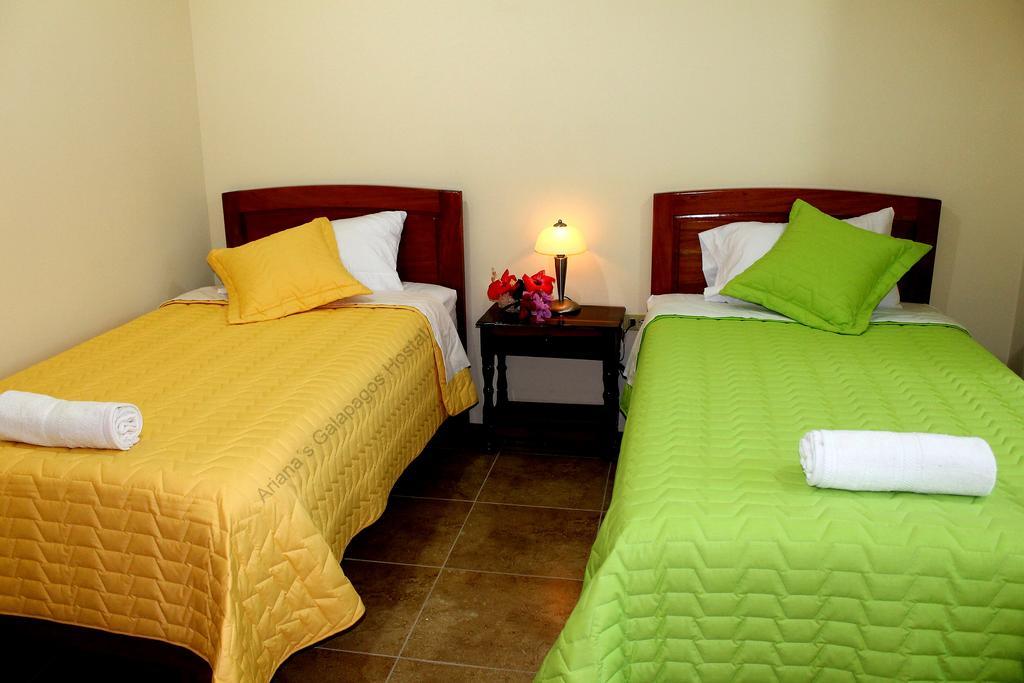 Ariana'S Galapagos Hostal ปูแอร์โตอาโยรา ภายนอก รูปภาพ
