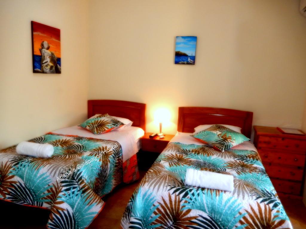 Ariana'S Galapagos Hostal ปูแอร์โตอาโยรา ภายนอก รูปภาพ