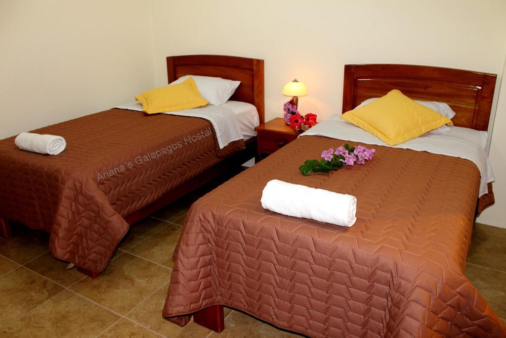 Ariana'S Galapagos Hostal ปูแอร์โตอาโยรา ภายนอก รูปภาพ