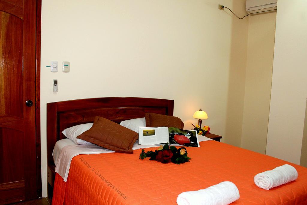 Ariana'S Galapagos Hostal ปูแอร์โตอาโยรา ภายนอก รูปภาพ