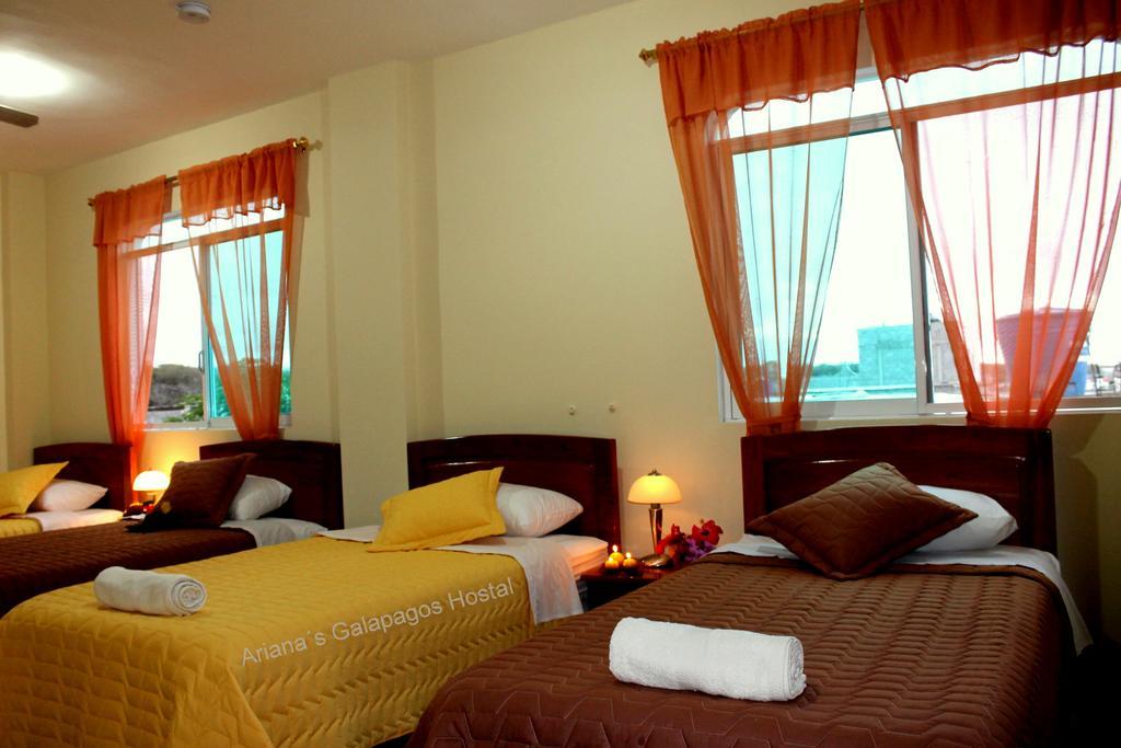 Ariana'S Galapagos Hostal ปูแอร์โตอาโยรา ภายนอก รูปภาพ