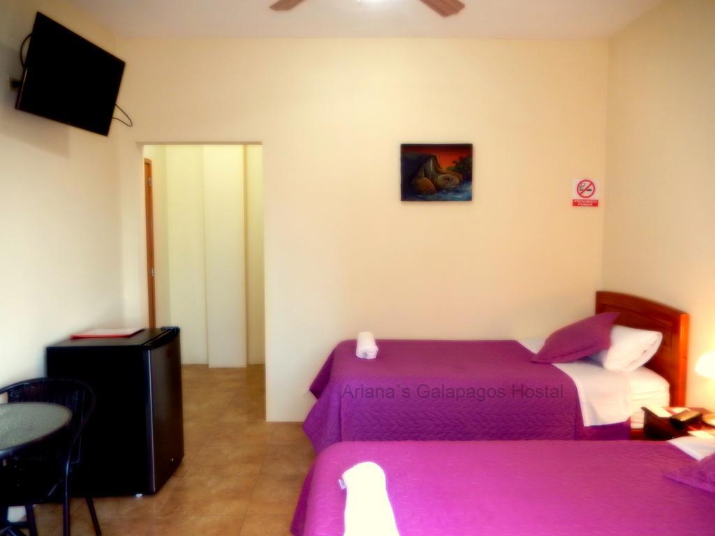 Ariana'S Galapagos Hostal ปูแอร์โตอาโยรา ภายนอก รูปภาพ