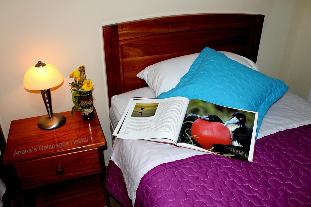 Ariana'S Galapagos Hostal ปูแอร์โตอาโยรา ภายนอก รูปภาพ