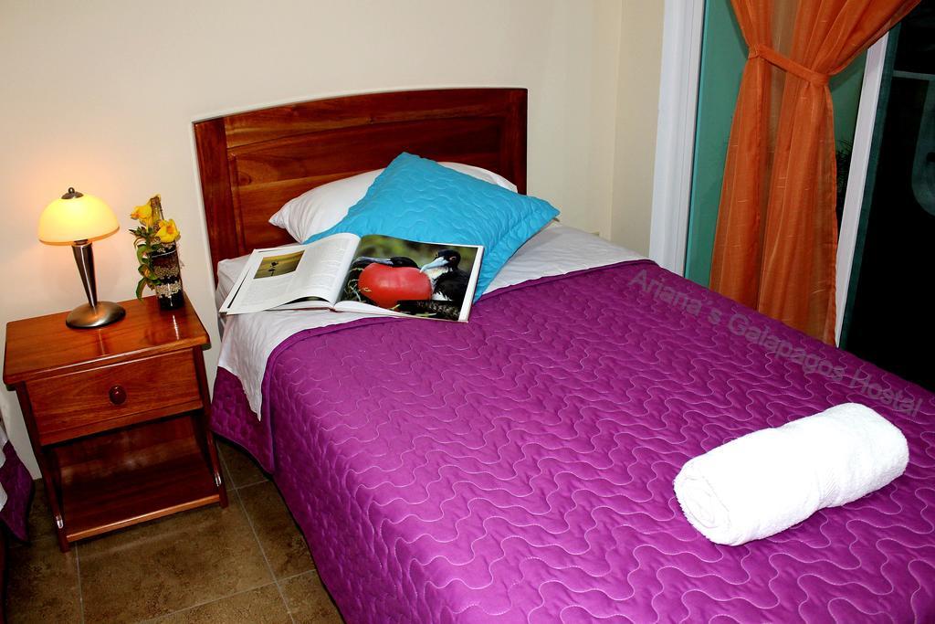 Ariana'S Galapagos Hostal ปูแอร์โตอาโยรา ภายนอก รูปภาพ