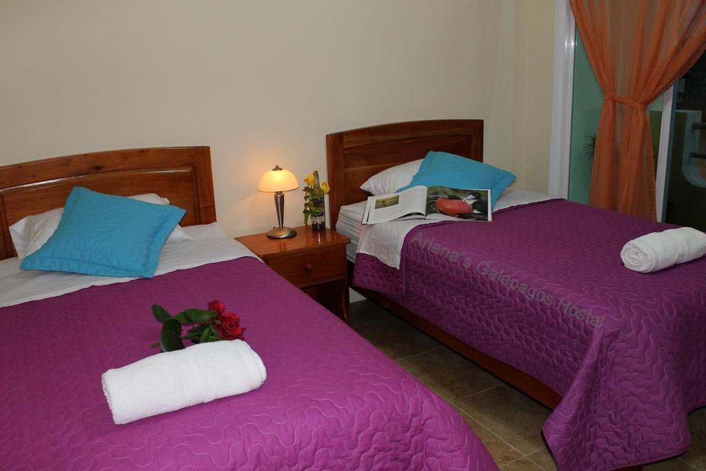 Ariana'S Galapagos Hostal ปูแอร์โตอาโยรา ภายนอก รูปภาพ