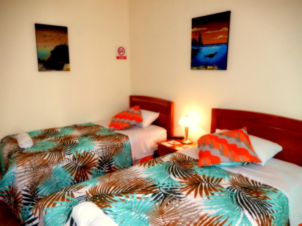 Ariana'S Galapagos Hostal ปูแอร์โตอาโยรา ภายนอก รูปภาพ