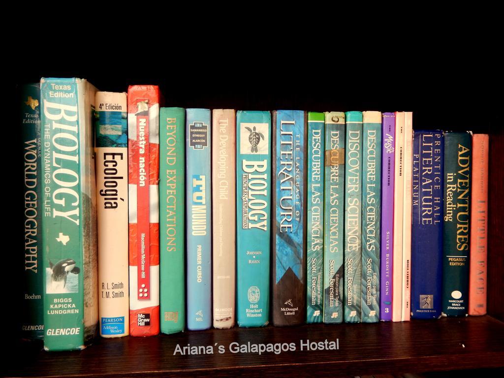Ariana'S Galapagos Hostal ปูแอร์โตอาโยรา ภายนอก รูปภาพ