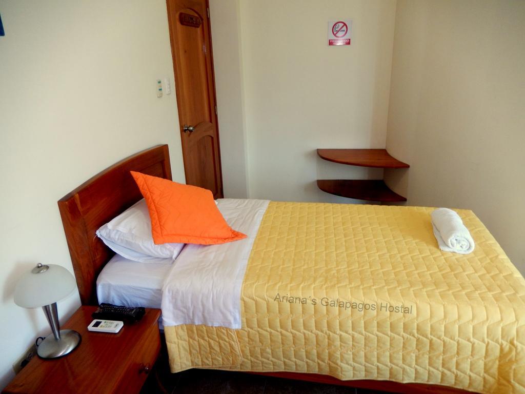Ariana'S Galapagos Hostal ปูแอร์โตอาโยรา ภายนอก รูปภาพ