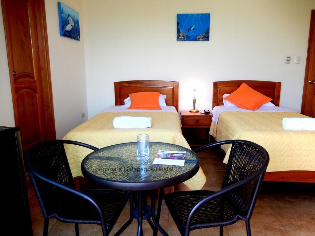 Ariana'S Galapagos Hostal ปูแอร์โตอาโยรา ภายนอก รูปภาพ