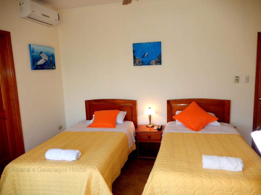 Ariana'S Galapagos Hostal ปูแอร์โตอาโยรา ภายนอก รูปภาพ